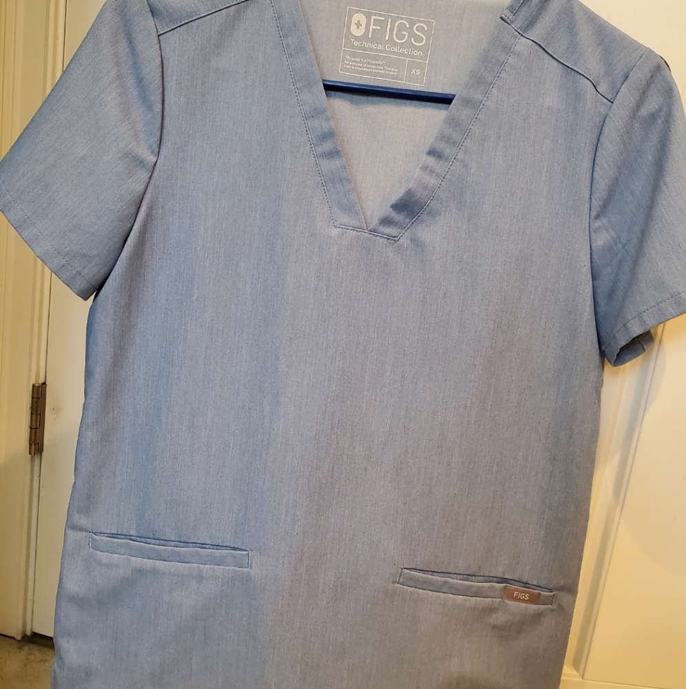 Scrub set